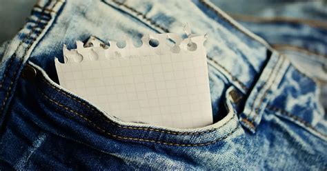 who invented fake pockets on women's clothing|history of pockets for women.